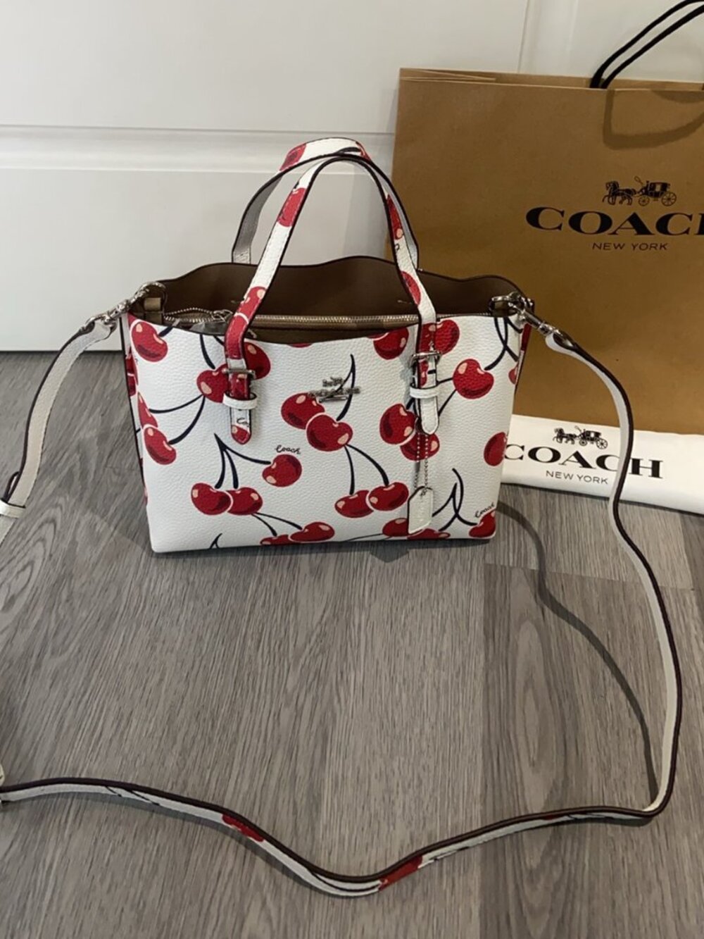 🔥🎁COACH Mollie Tote Bag 25 With Cherry Print（CY695） - Picture 3 of 8